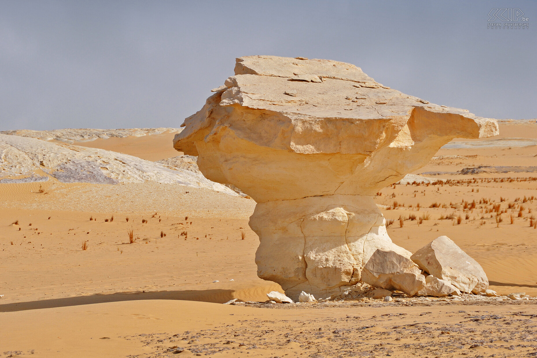 New White Desert In the morning we continued our walk and arrived in the New White Desert where the inselbergs were bigger and even more impressive. Stefan Cruysberghs